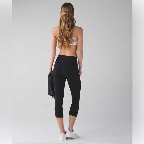 Lululemon Align Crop in Black Size 4 - Picture 2 of 8